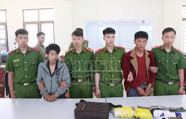 Sơn La: Mang vũ khí "nóng" áp tải hơn 15.000 viên ma túy tổng hợp ảnh 2