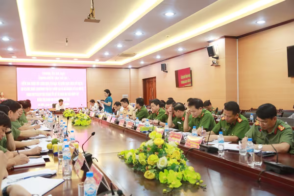 Tập trung thực hiện nhiệm vụ "kép", tổ chức thành công Đại hội Đảng bộ CATP và đảm bảo công tác chuyên môn ảnh 4 Tập trung thực hiện nhiệm vụ "kép", tổ chức thành công Đại hội Đảng bộ CATP và đảm bảo công tác chuyên môn ảnh 4