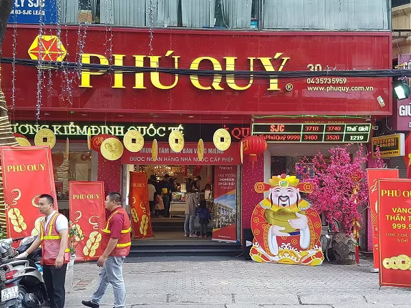 Sát ngày Thần Tài, cửa hàng vàng nườm nượp khách ảnh 3 Sát ngày Thần Tài, cửa hàng vàng nườm nượp khách ảnh 3