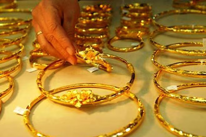 Hàng loạt bất ổn kinh tế, chính trị đẩy giá vàng tăng cao ảnh 1 Hàng loạt bất ổn kinh tế, chính trị đẩy giá vàng tăng cao ảnh 1
