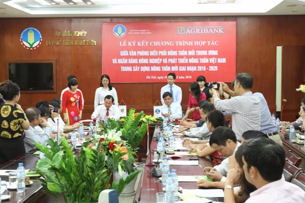 Dấu ấn Agribank trong thành tựu 10 năm xây dựng nông thôn mới ảnh 2 Dấu ấn Agribank trong thành tựu 10 năm xây dựng nông thôn mới ảnh 2