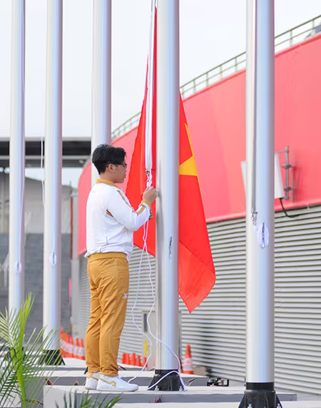 Xúc động Lễ thượng cờ Việt Nam tại SEA Games 28 ảnh 1 Xúc động Lễ thượng cờ Việt Nam tại SEA Games 28 ảnh 1