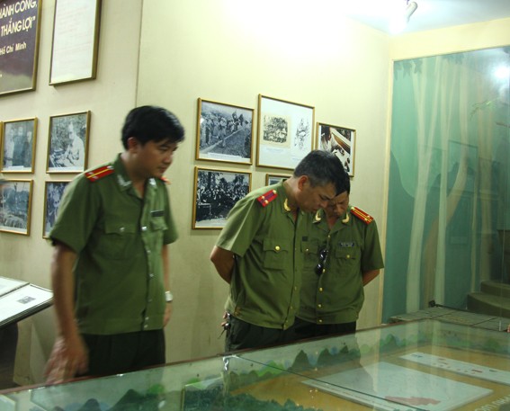 Công đoàn CATP Hà Nội tổ chức về nguồn ảnh 4 Công đoàn CATP Hà Nội tổ chức về nguồn ảnh 4