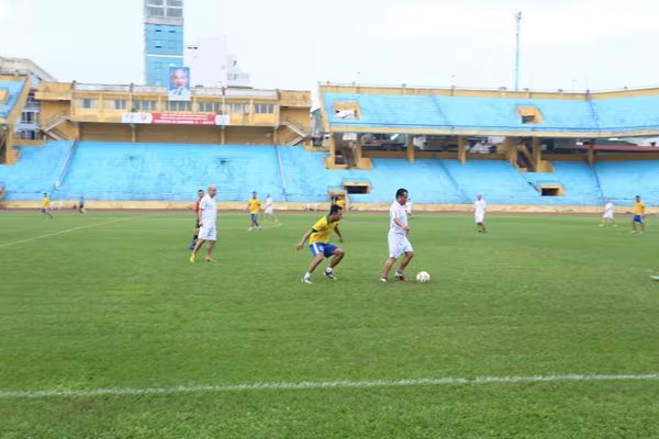 Giao lưu bóng đá CLB sỹ quan hưu trí CATP Hà Nội và Hải Phòng ảnh 4