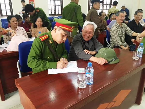 Niềm vui của nhân dân là động lực làm việc cho cán bộ chiến sỹ CAQ Hoàng Mai ảnh 10