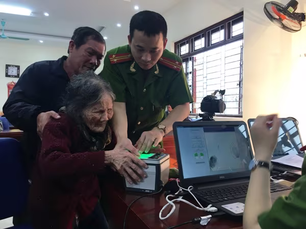 Niềm vui của nhân dân là động lực làm việc cho cán bộ chiến sỹ CAQ Hoàng Mai ảnh 2