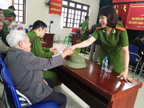 Niềm vui của nhân dân là động lực làm việc cho cán bộ chiến sỹ CAQ Hoàng Mai ảnh 9