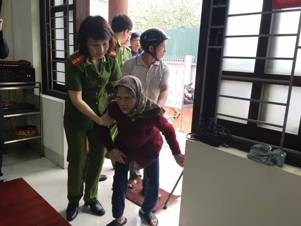 Niềm vui của nhân dân là động lực làm việc cho cán bộ chiến sỹ CAQ Hoàng Mai ảnh 11