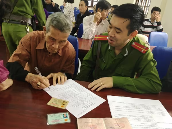 Niềm vui của nhân dân là động lực làm việc cho cán bộ chiến sỹ CAQ Hoàng Mai ảnh 4