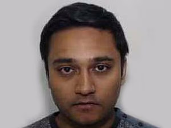 Cuộc sống 2 mặt của một bác sỹ nhi khoa ảnh 1