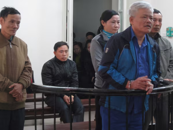 Cựu chủ tịch xã hùa theo đồng bọn lừa bán đất công ảnh 1 Cựu chủ tịch xã hùa theo đồng bọn lừa bán đất công ảnh 1
