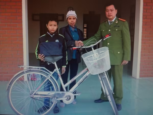 Bé trai 9 tuổi một mình từ Thanh Hóa ra Hà Nội ảnh 1 Bé trai 9 tuổi một mình từ Thanh Hóa ra Hà Nội ảnh 1