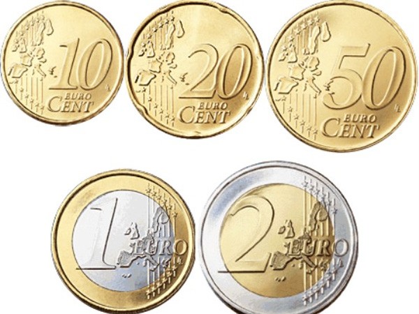 Lật tẩy đồng xu euro giả tuồn vào châu Âu ảnh 1 Lật tẩy đồng xu euro giả tuồn vào châu Âu ảnh 1