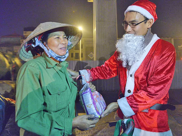 Nghĩa cử ấm áp mùa Noel ảnh 1