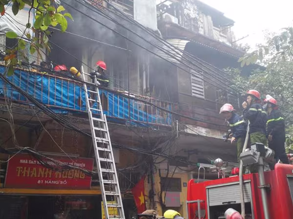 Mối họa cháy rình rập khu phố cổ ảnh 1