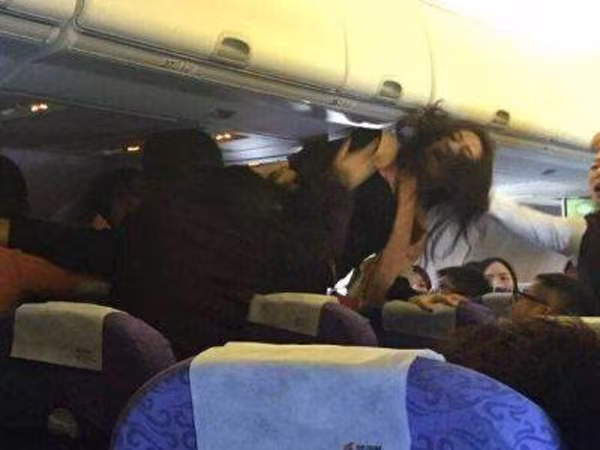 Khổ nạn du khách “xấu xí” ảnh 1 Khổ nạn du khách “xấu xí” ảnh 1