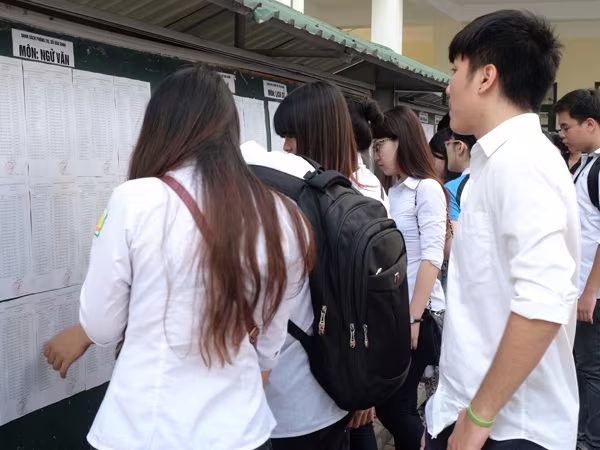 Đua tranh quyết liệt vì giới hạn sĩ số trường công ảnh 1