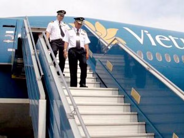Nhiều phi công Vietnam Airlines báo ốm hoặc xin nghỉ việc: Họp khẩn để tháo gỡ ảnh 1 Nhiều phi công Vietnam Airlines báo ốm hoặc xin nghỉ việc: Họp khẩn để tháo gỡ ảnh 1