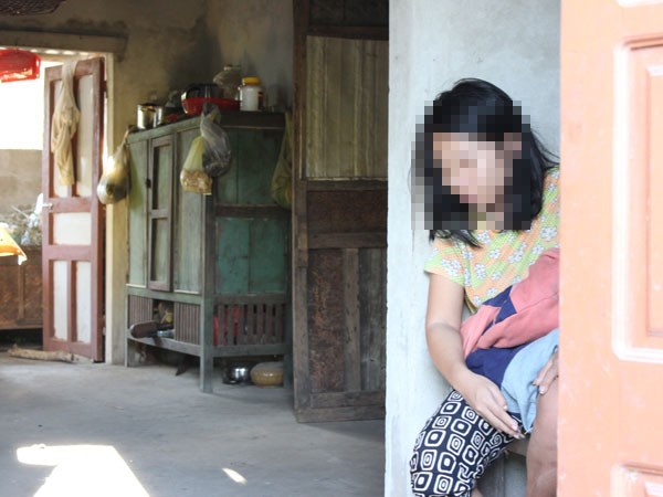 Gã trai làng cưới lấy lệ để tránh tội hiếp dâm với cô gái tâm thần ảnh 1 Gã trai làng cưới lấy lệ để tránh tội hiếp dâm với cô gái tâm thần ảnh 1