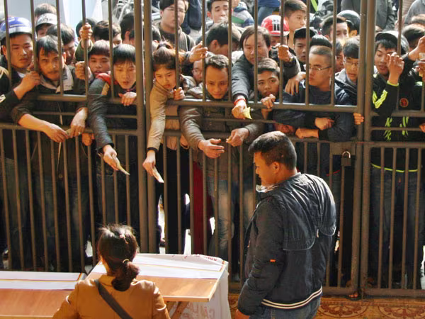 Sân Lạch Tray “nghẹt thở” ảnh 1