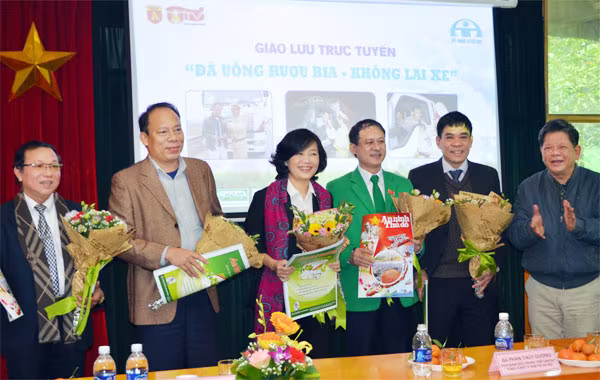 Cuộc giao lưu trực tuyến ý nghĩa và đúng thời điểm ảnh 1