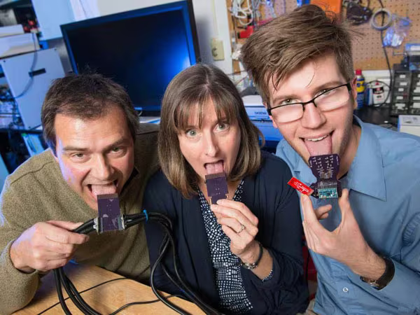 Giúp người điếc nghe bằng… lưỡi ảnh 1