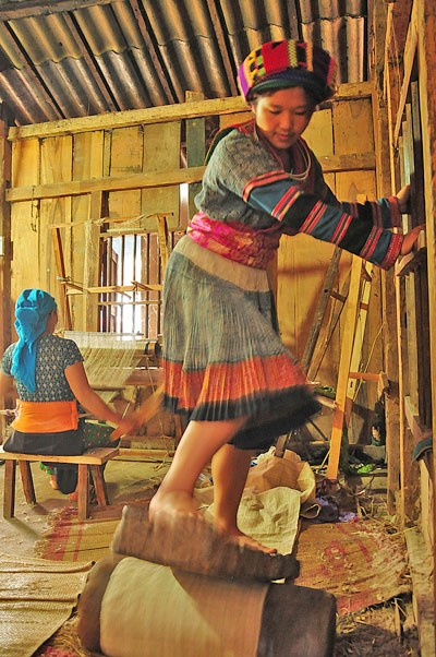 Dệt hoa giữa Cao nguyên đá ảnh 1 Dệt hoa giữa Cao nguyên đá ảnh 1