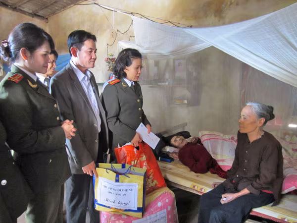 Ấm áp nghĩa tình ảnh 1