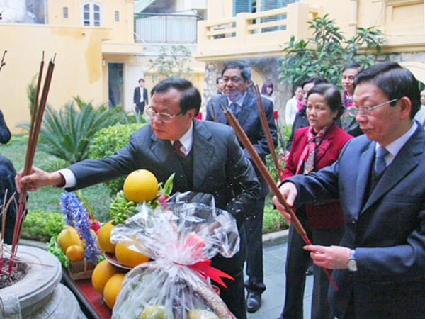 Lãnh đạo thành phố dâng hương tại khu di tích 90 Thợ Nhuộm ảnh 1 Lãnh đạo thành phố dâng hương tại khu di tích 90 Thợ Nhuộm ảnh 1