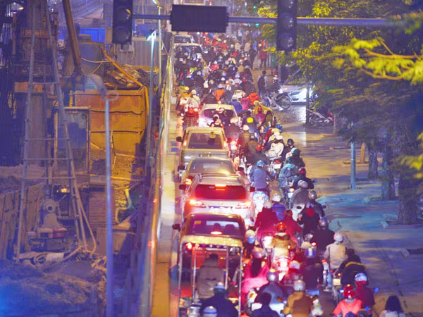 “Lô cốt” giao thông: Gây tắc đường trầm trọng ảnh 1 “Lô cốt” giao thông: Gây tắc đường trầm trọng ảnh 1