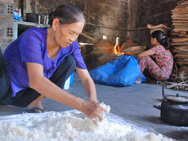 Quy định sản xuất, kinh doanh rượu phải có giấy phép không có tác dụng với rượu “nút lá chuối“ ảnh 1 Quy định sản xuất, kinh doanh rượu phải có giấy phép không có tác dụng với rượu “nút lá chuối“ ảnh 1