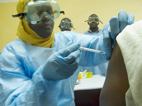 Điều trị Ebola bằng máu người khỏi bệnh ảnh 1 Điều trị Ebola bằng máu người khỏi bệnh ảnh 1