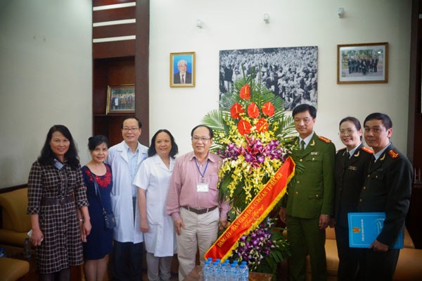 Chúc mừng các y, bác sỹ nhân kỷ niệm 60 năm ngày Thầy thuốc Việt Nam ảnh 4 Chúc mừng các y, bác sỹ nhân kỷ niệm 60 năm ngày Thầy thuốc Việt Nam ảnh 4