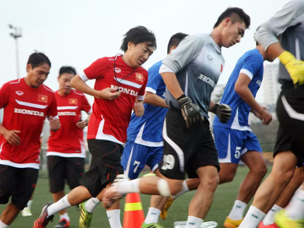 “Buông” SEA Games hay World Cup? ảnh 1