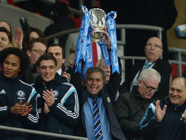 Mourinho rơi nước mắt khi Chelsea vô địch ảnh 1 Mourinho rơi nước mắt khi Chelsea vô địch ảnh 1