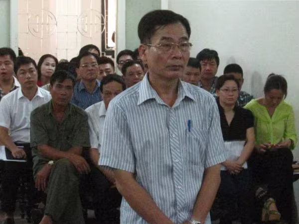 Cựu Chi cục trưởng thi hành án tiếp tục hầu tòa ảnh 1