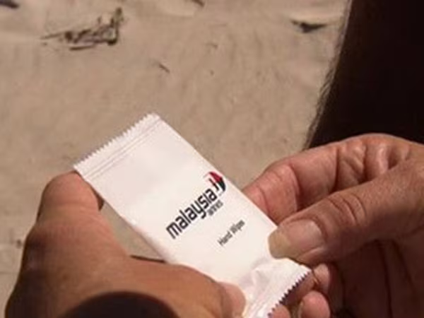 Đang làm rõ đồ dùng nghi liên quan đến MH370 ảnh 1 Đang làm rõ đồ dùng nghi liên quan đến MH370 ảnh 1