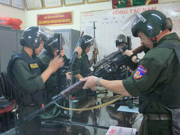 Chiến đấu vì bình yên đời thường ảnh 2 Chiến đấu vì bình yên đời thường ảnh 2
