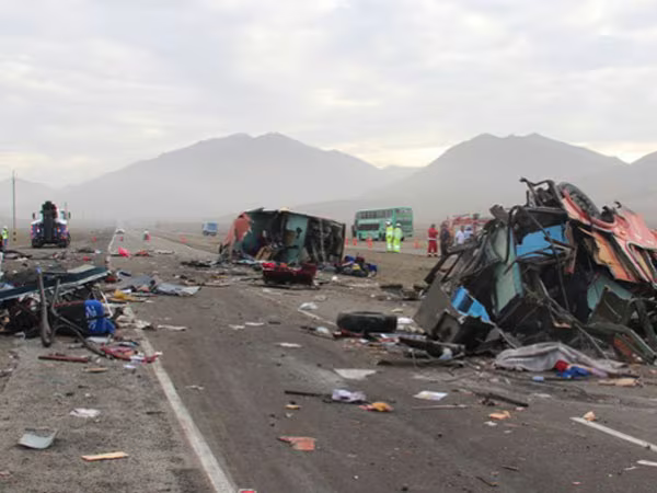 Peru: Tai nạn liên hoàn, 37 người thiệt mạng ảnh 1