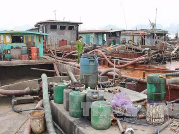 Xử phạt nặng chủ phương tiện hút cát trái phép ở vùng biển Hạ Long  ảnh 1