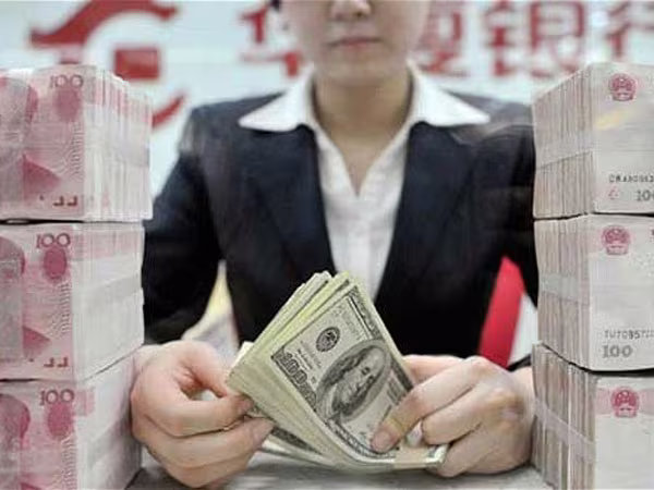 Mỹ lo Nhân dân tệ "soán ngôi" USD ảnh 1