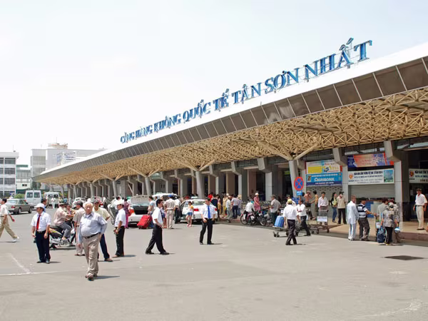 Tân Sơn Nhất vẫn sửa chữa đường lăn ảnh 1