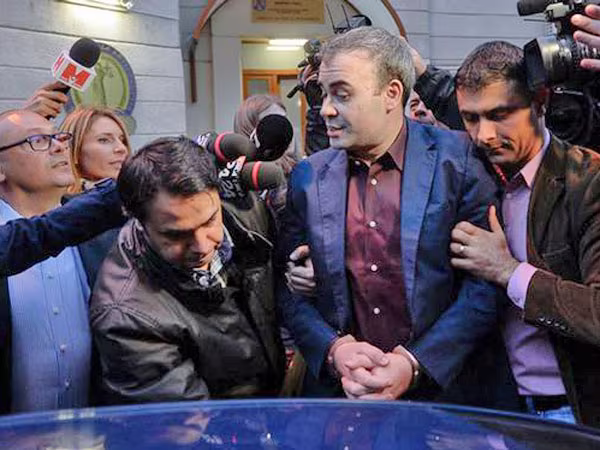 Lộ ra kho tranh quý và vàng thỏi cất giấu bí mật  ảnh 1