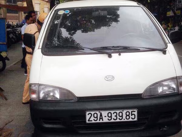 Phát hiện xe cứu thương giả trước cổng Bệnh viện Việt Đức ảnh 2 Phát hiện xe cứu thương giả trước cổng Bệnh viện Việt Đức ảnh 2