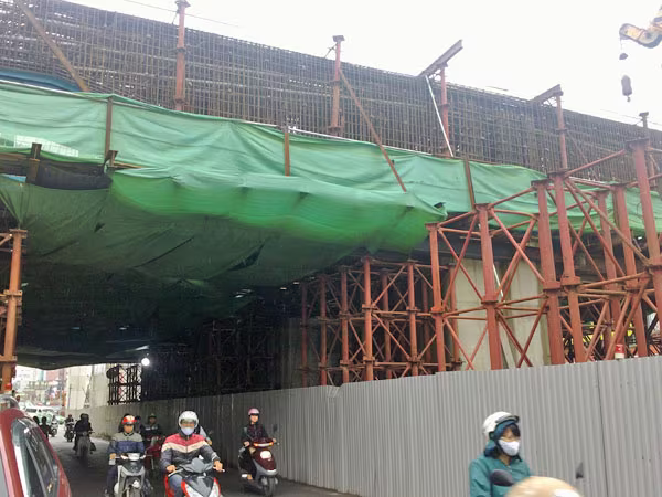 Thi công các công trình đường sắt đô thị: Không an toàn, không cấp phép ảnh 1