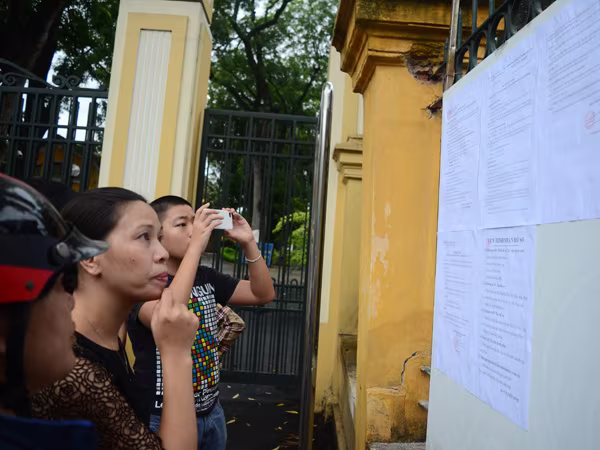 Xét tuyển lớp 10 công lập Hà Nội: Trường tốp dưới tăng mạnh điểm đầu vào ảnh 1