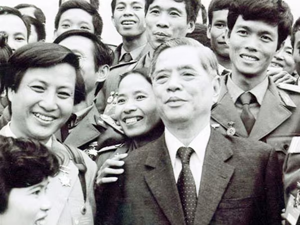 Tiếp tục giữ vững định hướng xã hội chủ nghĩa, tăng cường sự lãnh đạo của Đảng trong sự nghiệp đổi mới đất nước ảnh 1 Tiếp tục giữ vững định hướng xã hội chủ nghĩa, tăng cường sự lãnh đạo của Đảng trong sự nghiệp đổi mới đất nước ảnh 1