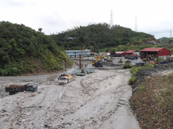 Ngập, sạt mỏ than, nguy cơ thiếu điện ảnh 1