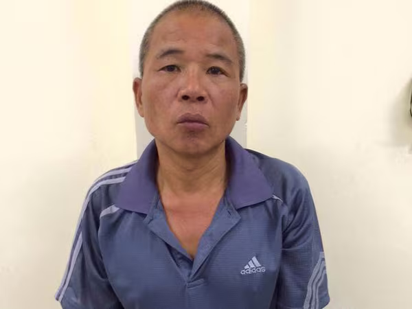 CSGT quật ngã đối tượng tàng trữ ma túy ảnh 1