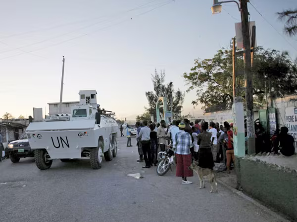 Hỗn loạn ở quốc gia nghèo nhất châu Mỹ ảnh 1